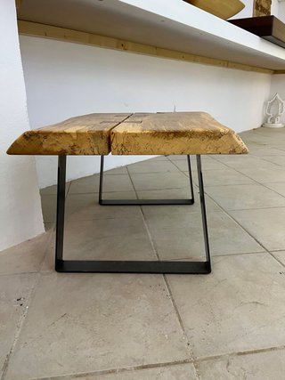 Tavolino in legno massello con gambe in metallo