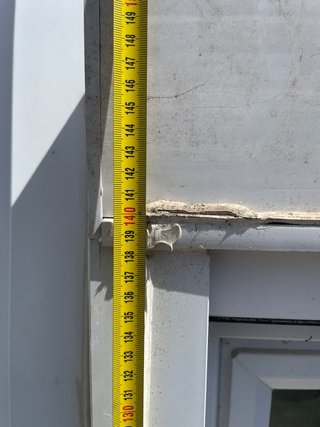 Ventana blanca de baño pvc