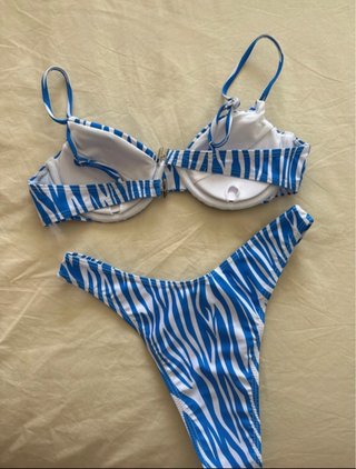 Bikini Shein azul y blanco estampado cebra