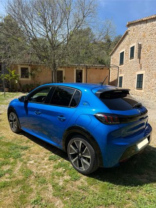 Peugeot e-208 2021