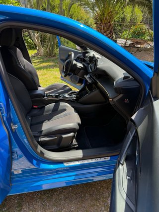 Peugeot e-208 2021