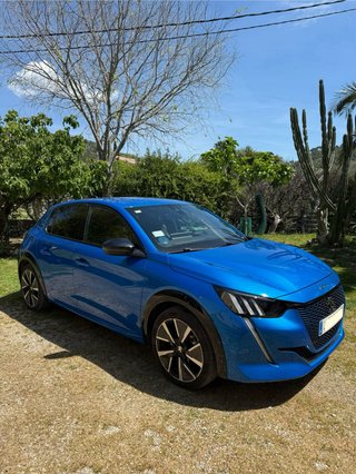 Peugeot e-208 2021