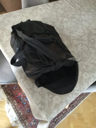 Bolsa de viaje/gimnasio Eastpak negra