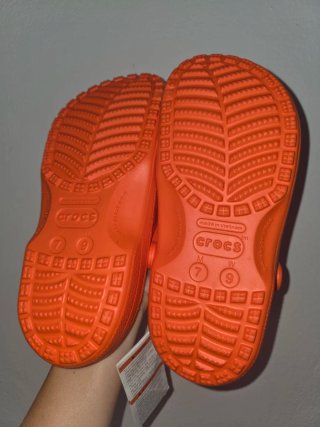 Crocs Naranja Talla 39-40 con Jibbitz