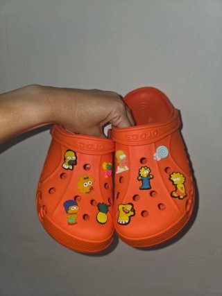Crocs Naranja Talla 39-40 con Jibbitz