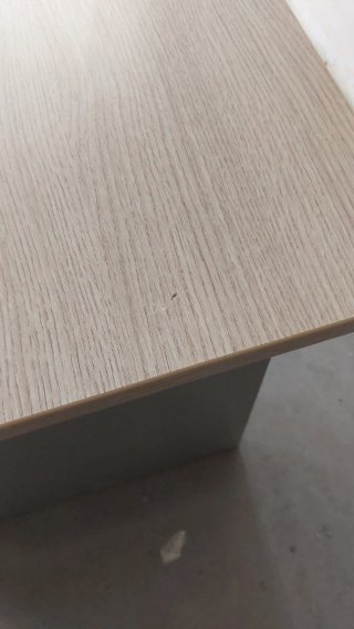 Mesa de oficina madera y plástico
