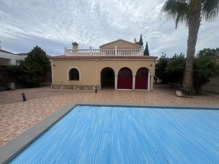 Chalet en venta en La Siesta - El Salado - Torreta en Torrevieja
