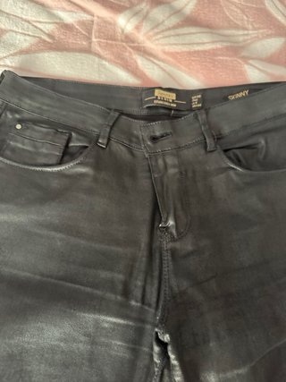 Pantalón Bershka polipiel negro Skinny