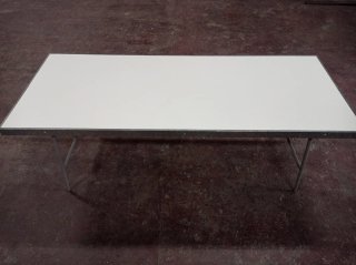 Lote de sillas y mesas catering