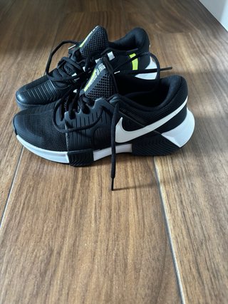 Zapatillas Nike Tenis Negras y Blancas