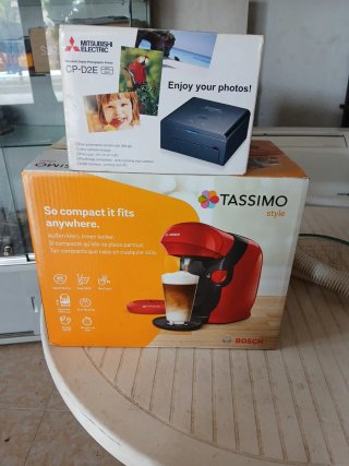 Cafetera Tassimo y Impresora Fotos Mitsubishi