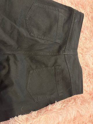 Pantalón Bershka negro con tachuelas