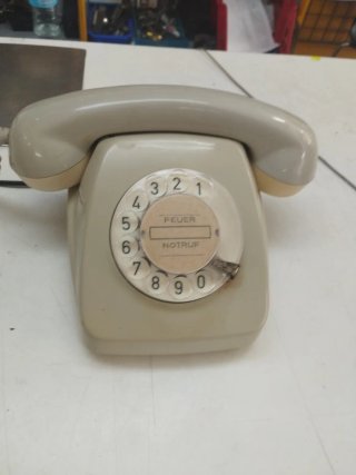 Teléfono antiguo beige