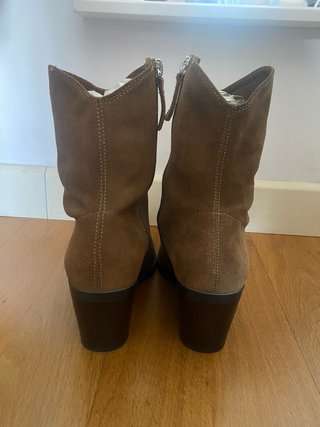 Botas cowboy piel ante Zara marrones