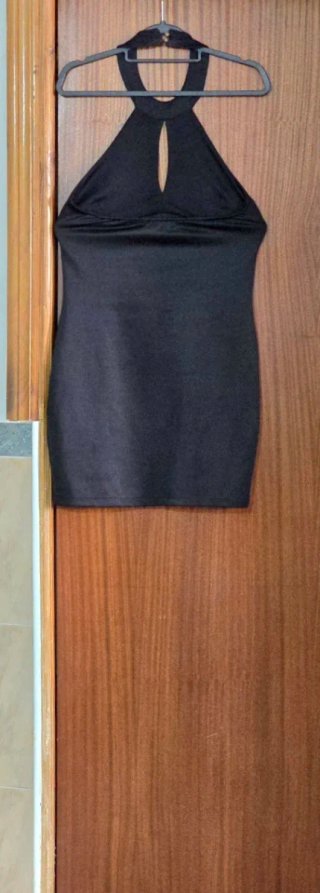 Vestido negro cuello halter