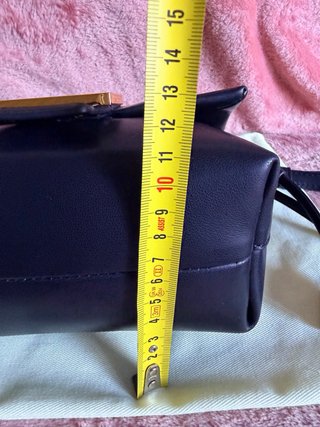 Bolso Fendi Negro y Dorado Elegante