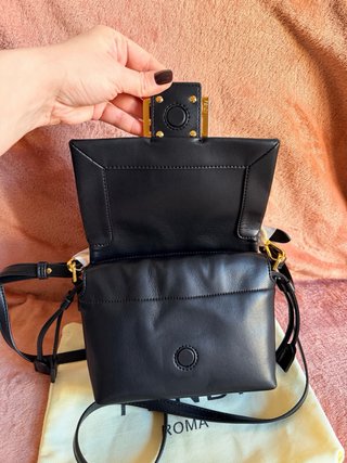 Bolso Fendi Negro y Dorado Elegante