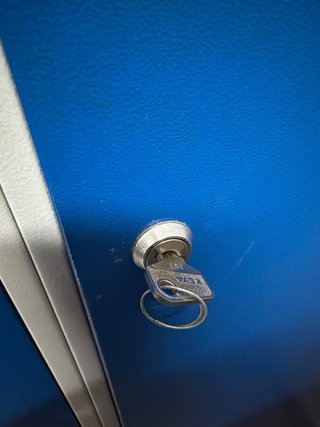 Taquillas metálicas azules y grises