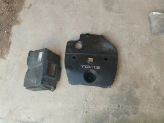 Tapa motor Seat León 1.9 TDI y tapa batería