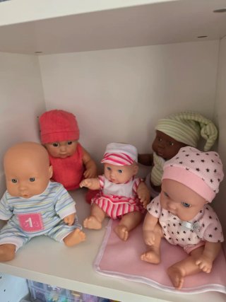 Lote 5 muñecos bebé sin usar. También sueltos