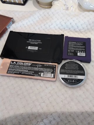 Paletas varias + Highlighter + regalo