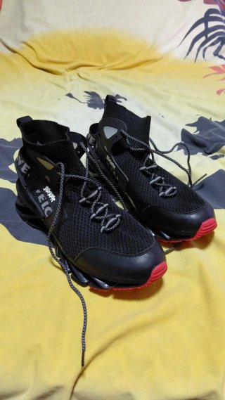 Zapatillas Techwear Talla 46 Negras y Rojas