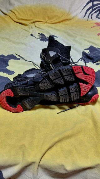 Zapatillas Techwear Talla 46 Negras y Rojas