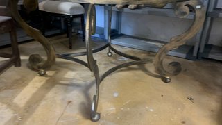 Base de mesa de hierro negro