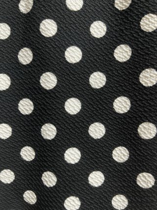 Vestido negro lunares blancos