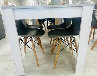NUEO SET DE MESAS Y SILLAS