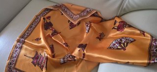 Pañuelos de seda estampados