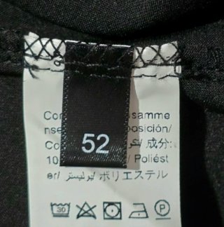 Camiseta de cuello asimétrico y manga larga