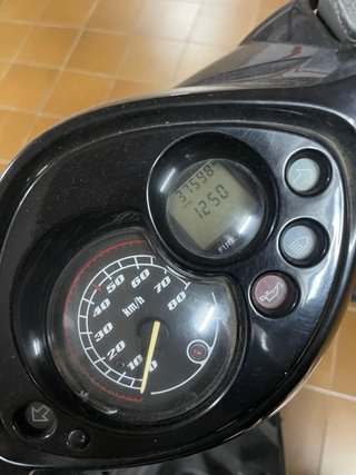 Yamaha Jog RR Scooter Negro y Blanco