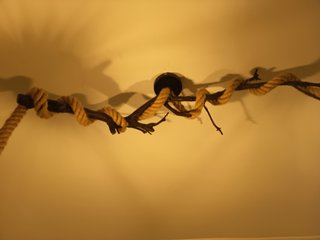 Lámpara rústica de olivo y cuerda artesanal