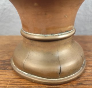 Pequeño botijo de latón mediados siglo XX