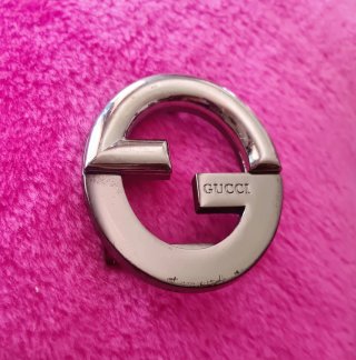 Fibbia cintura Gucci argento.