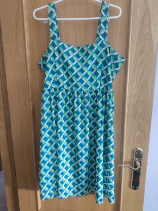 Vestido de verano con estampado geométrico
