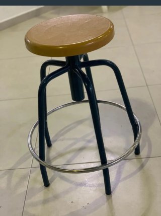 Taburete Metálico y plástico