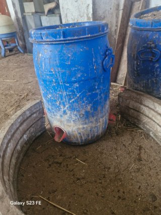 Bidones para comida y agua