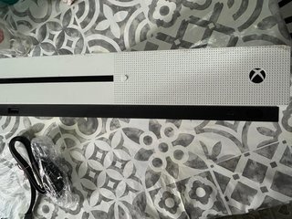 Xbox One S bianca
