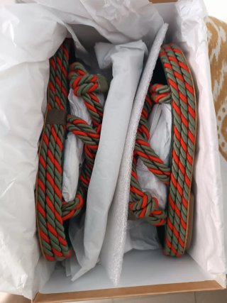 Sandalias Claudie Pierlot verdes y rojas