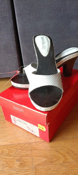 Sandalias tacón Belatti blancas talla 40
