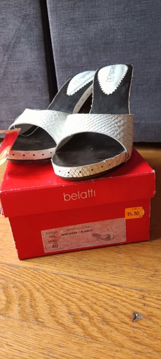 Sandalias tacón Belatti blancas talla 40
