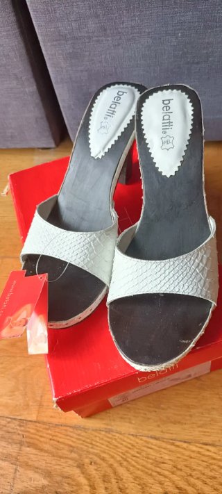 Sandalias tacón Belatti blancas talla 40
