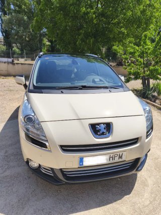 Peugeot 5008 2013