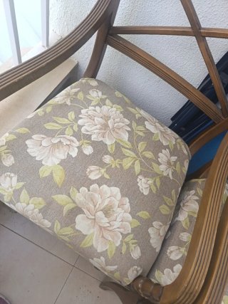 Juego de 2 sillas de madera con tapizado floral