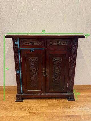 Mueble recibidor de madera tallada y mármol