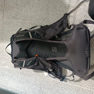 Mochila Salomon Aerotrek 20L Gris Negra