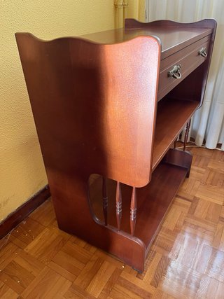 Mesa auxiliar de madera