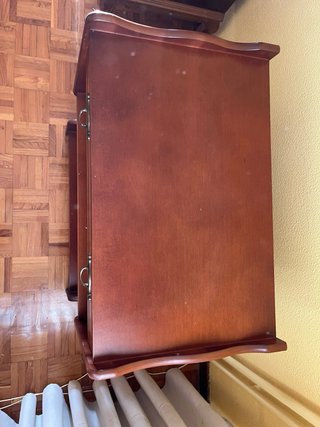Mesa auxiliar de madera
